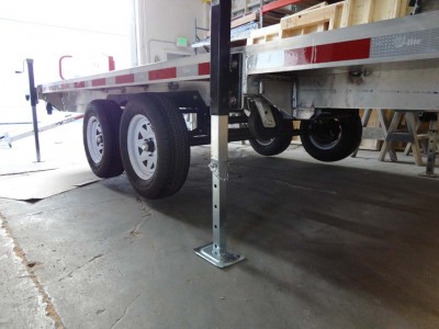 Traveling Display Trailer_Adjustable Jack Stands.jpg